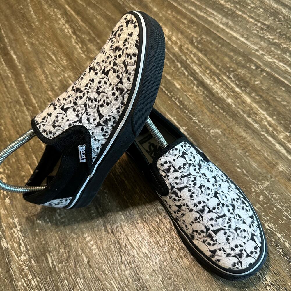 Vans Customs Slip On Rare All Over Print Skull Sneakers Black Women’s Size 6.5